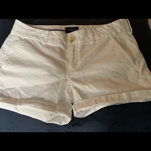 American Eagle White shorts